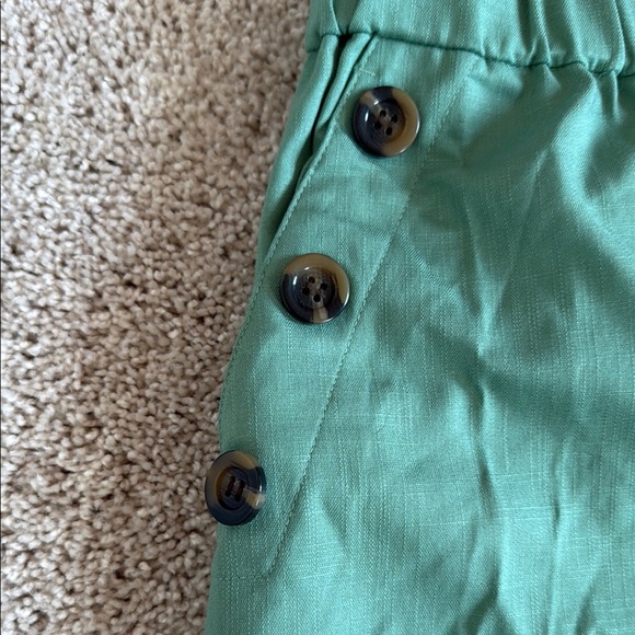 Ann Taylor Green Women's Shorts - Picture 2 of 5